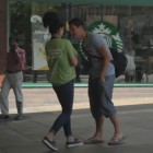 incearca sa agate fete strada